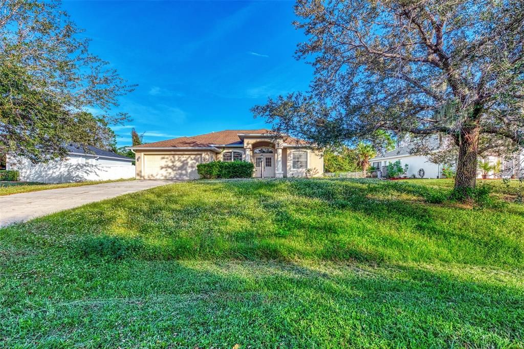 For Rent: $2,150 (3 beds, 2 baths, 1827 Square Feet)