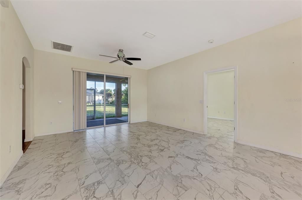 For Rent: $2,150 (3 beds, 2 baths, 1827 Square Feet)