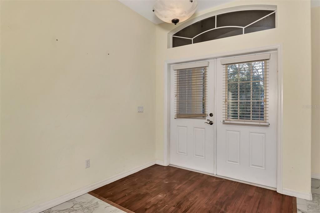 For Rent: $2,150 (3 beds, 2 baths, 1827 Square Feet)