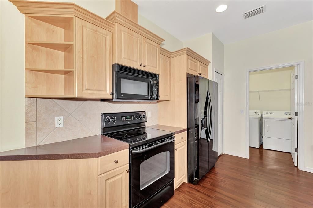 For Rent: $2,150 (3 beds, 2 baths, 1827 Square Feet)