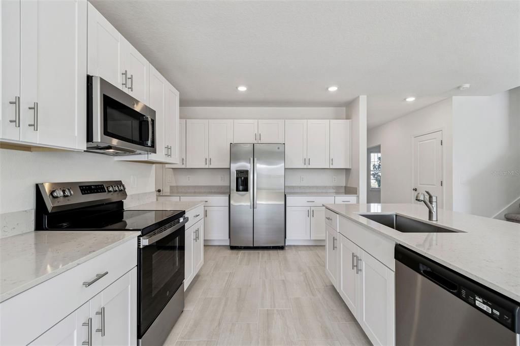 出租: $3,000 (6 贝兹, 3 浴室, 3092 平方英尺)