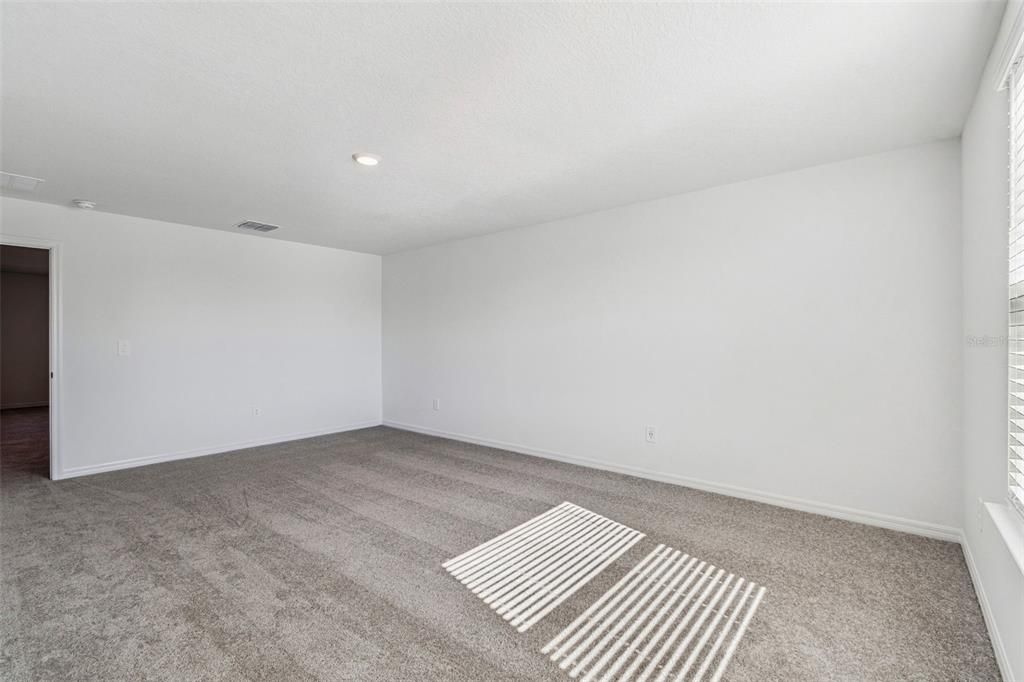 出租: $3,000 (6 贝兹, 3 浴室, 3092 平方英尺)