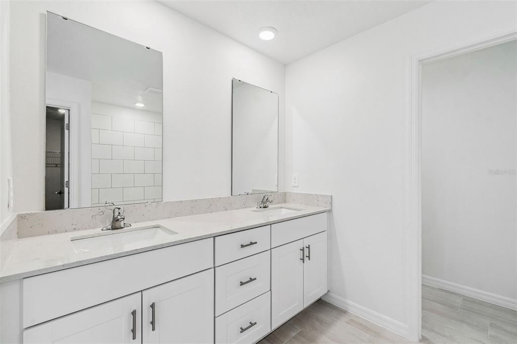 出租: $3,000 (6 贝兹, 3 浴室, 3092 平方英尺)