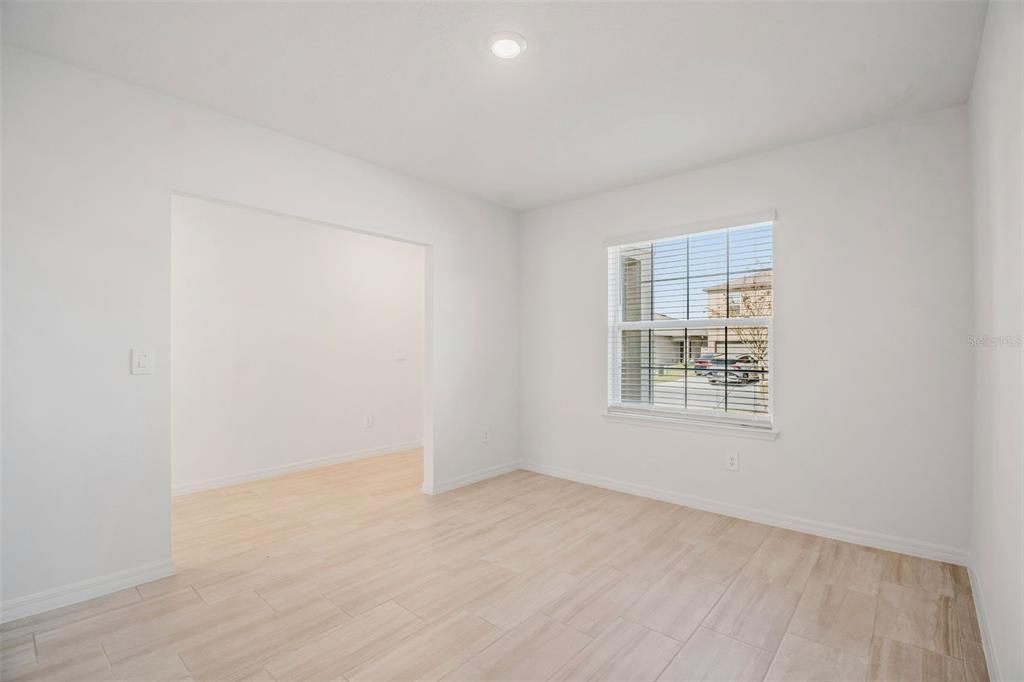 出租: $3,000 (6 贝兹, 3 浴室, 3092 平方英尺)