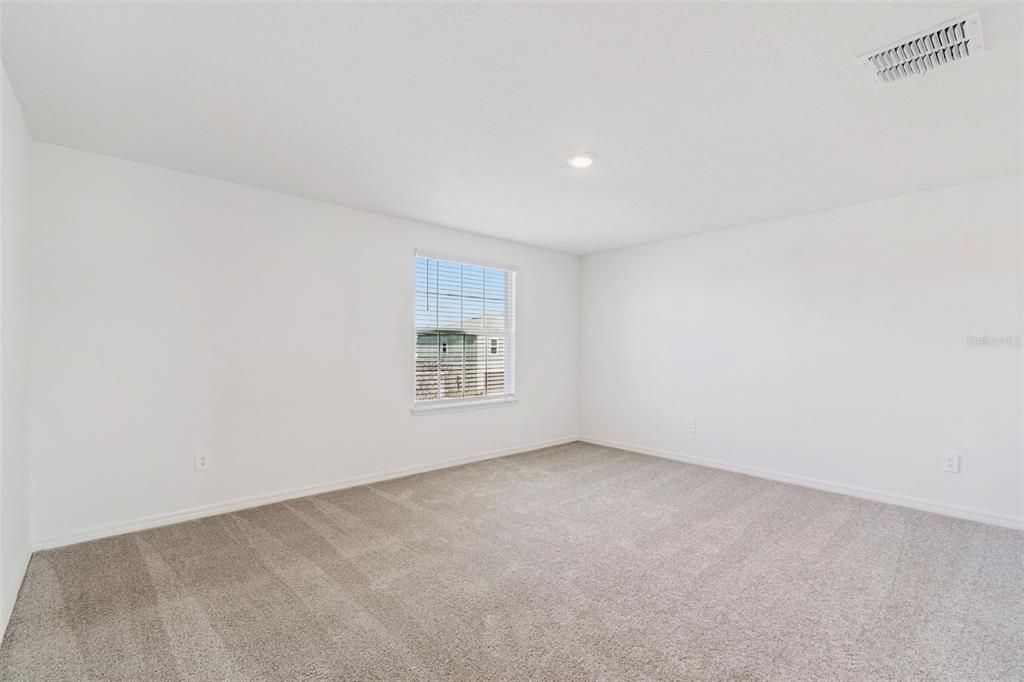 出租: $3,000 (6 贝兹, 3 浴室, 3092 平方英尺)