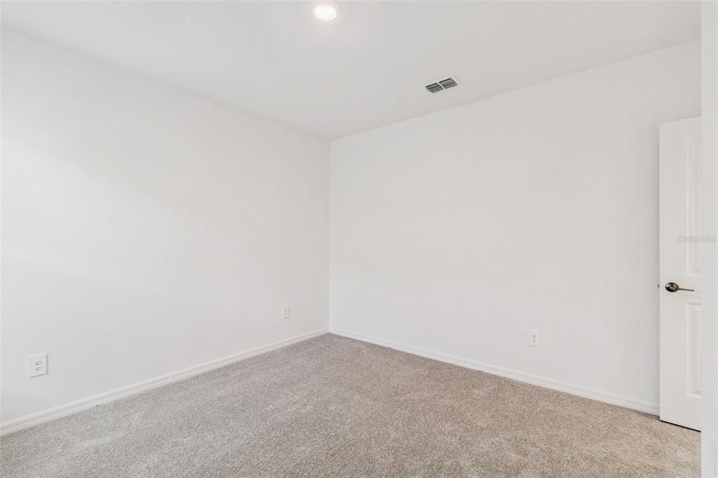 出租: $3,000 (6 贝兹, 3 浴室, 3092 平方英尺)