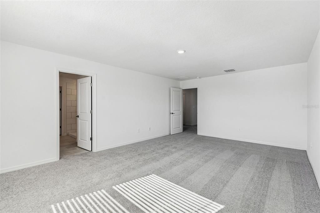 出租: $3,000 (6 贝兹, 3 浴室, 3092 平方英尺)