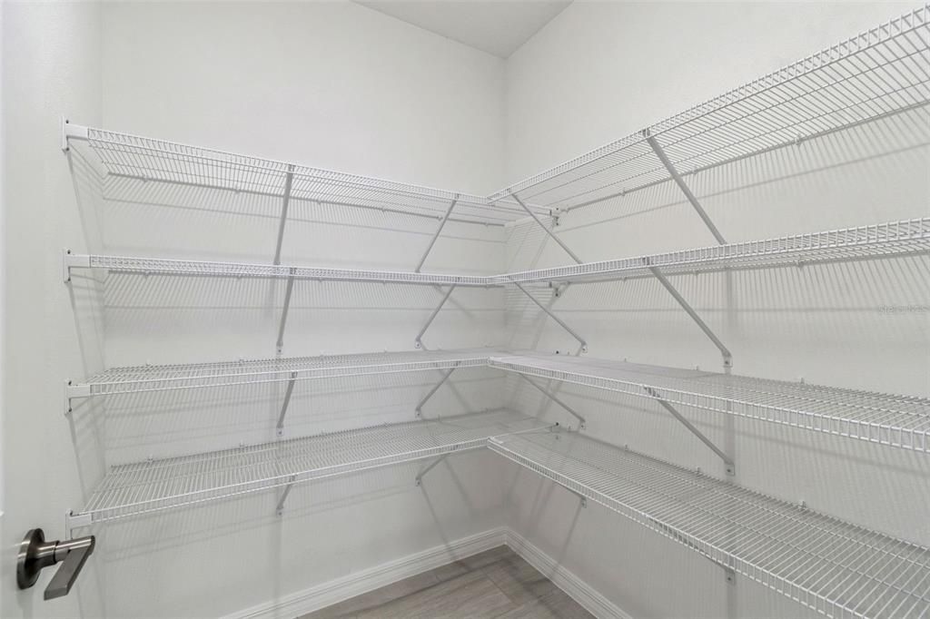 出租: $3,000 (6 贝兹, 3 浴室, 3092 平方英尺)