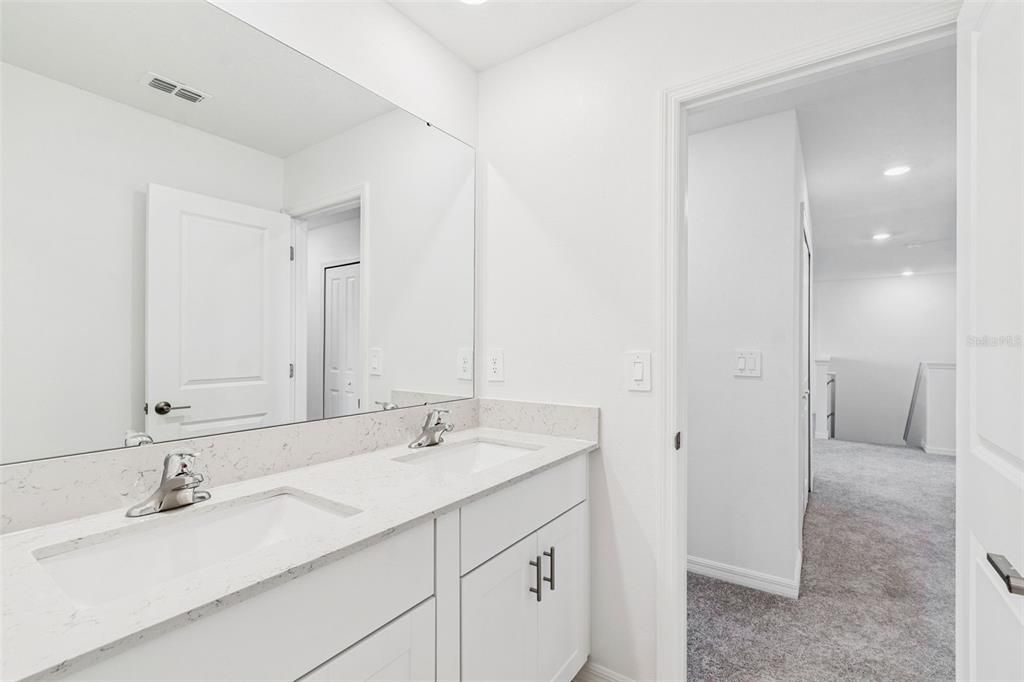 出租: $3,000 (6 贝兹, 3 浴室, 3092 平方英尺)