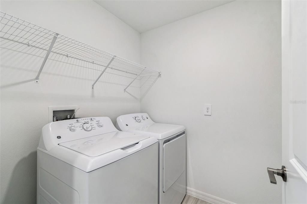 出租: $3,000 (6 贝兹, 3 浴室, 3092 平方英尺)