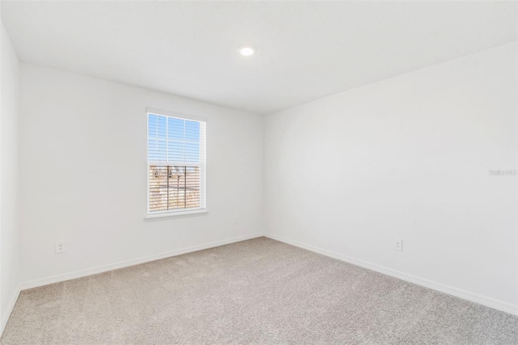 出租: $3,000 (6 贝兹, 3 浴室, 3092 平方英尺)