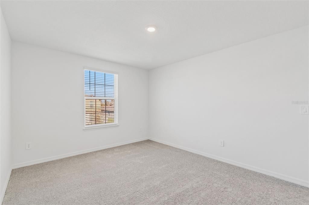 出租: $3,000 (6 贝兹, 3 浴室, 3092 平方英尺)