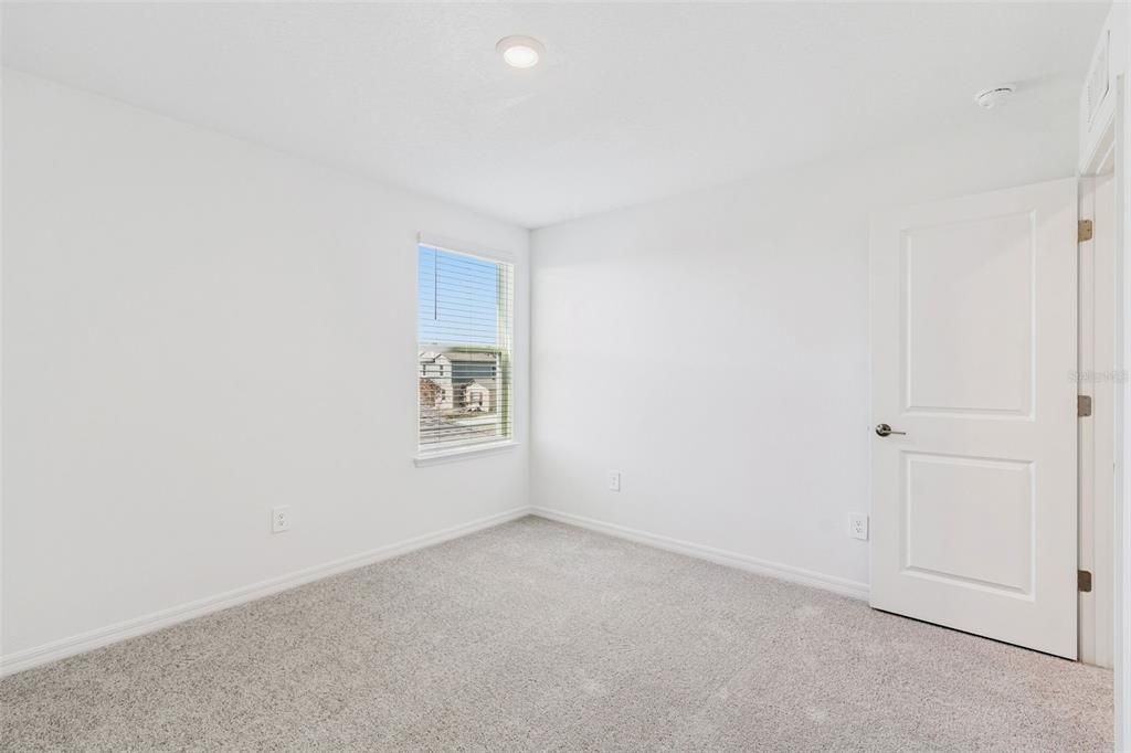 出租: $3,000 (6 贝兹, 3 浴室, 3092 平方英尺)