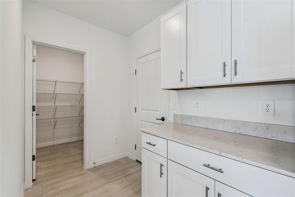 出租: $3,000 (6 贝兹, 3 浴室, 3092 平方英尺)