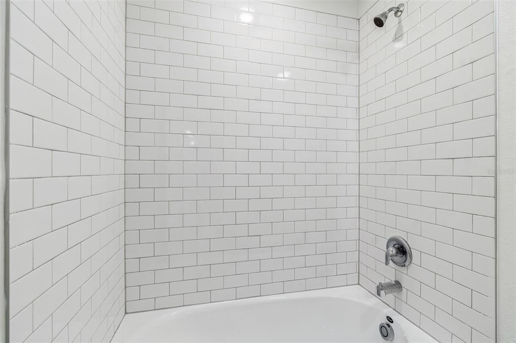 出租: $3,000 (6 贝兹, 3 浴室, 3092 平方英尺)