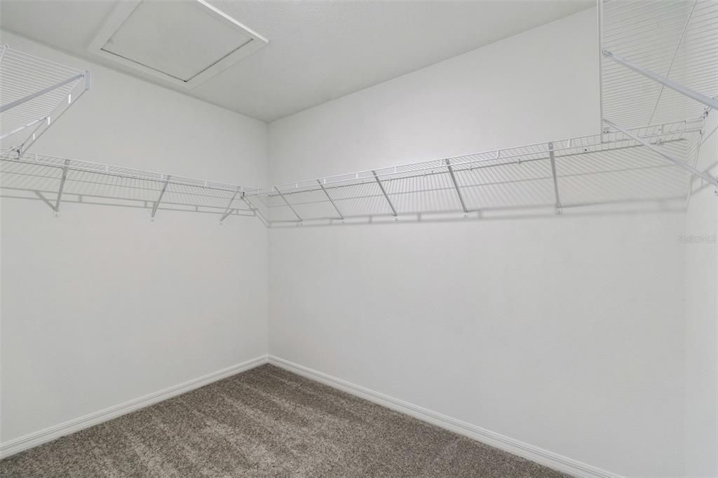 出租: $3,000 (6 贝兹, 3 浴室, 3092 平方英尺)