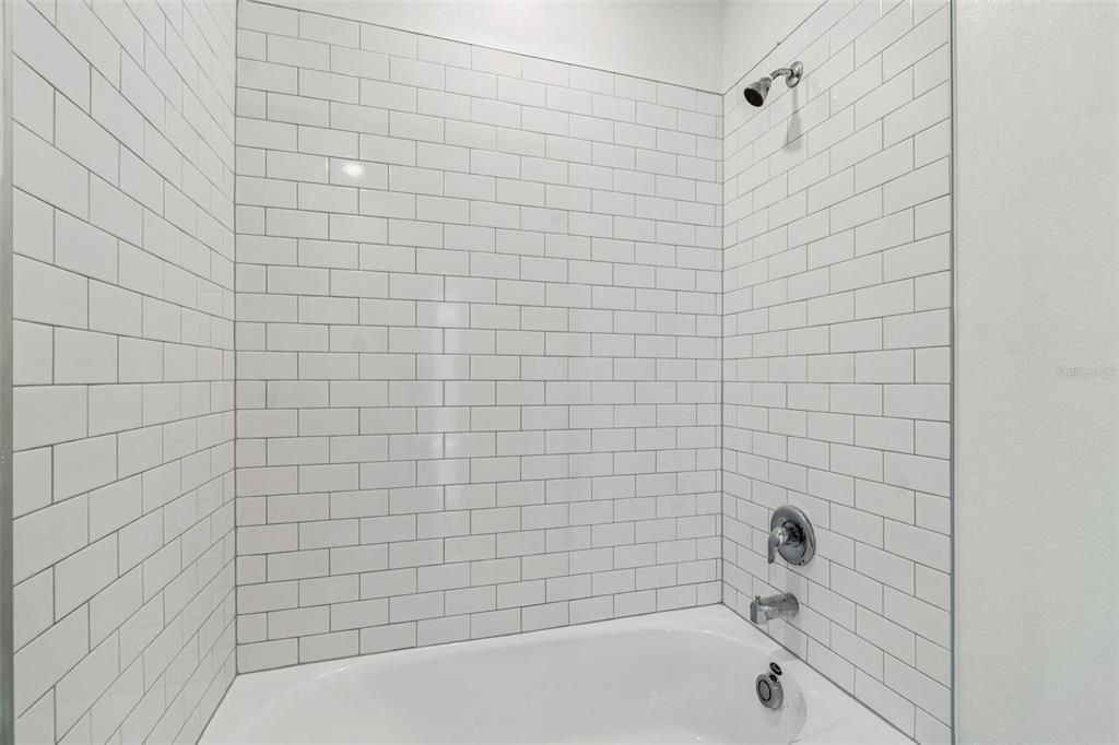 出租: $3,000 (6 贝兹, 3 浴室, 3092 平方英尺)