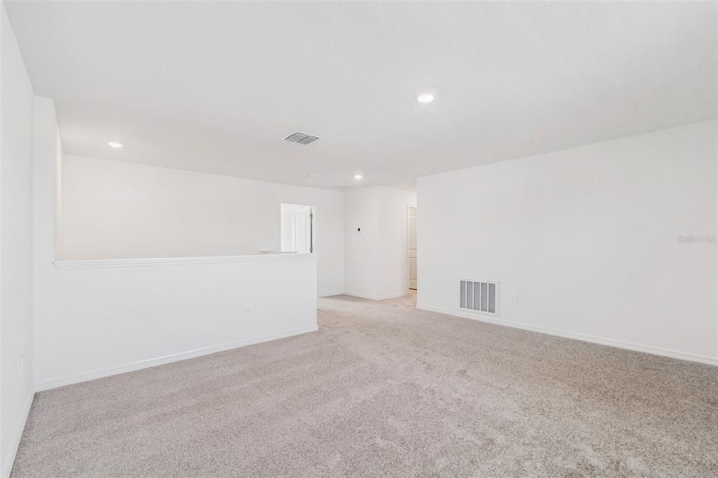 出租: $3,000 (6 贝兹, 3 浴室, 3092 平方英尺)