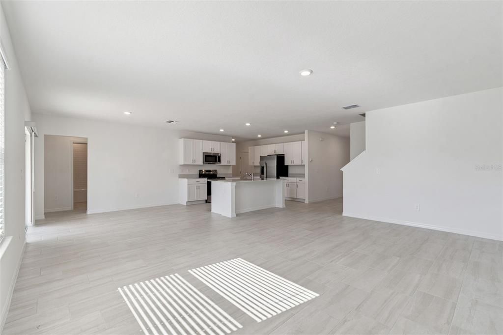 出租: $3,000 (6 贝兹, 3 浴室, 3092 平方英尺)