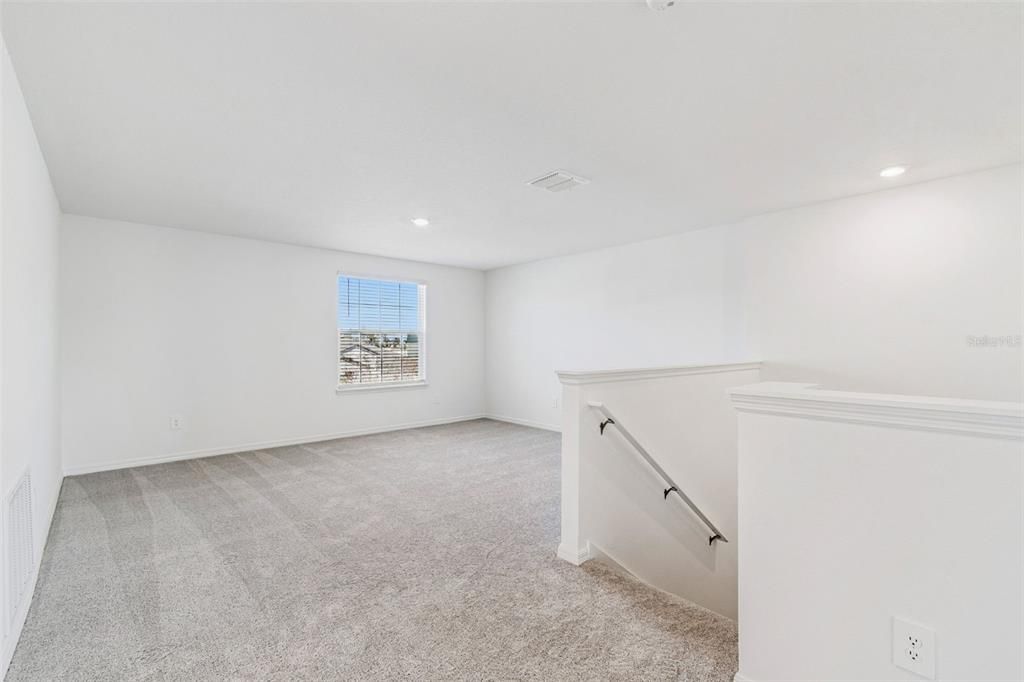 出租: $3,000 (6 贝兹, 3 浴室, 3092 平方英尺)