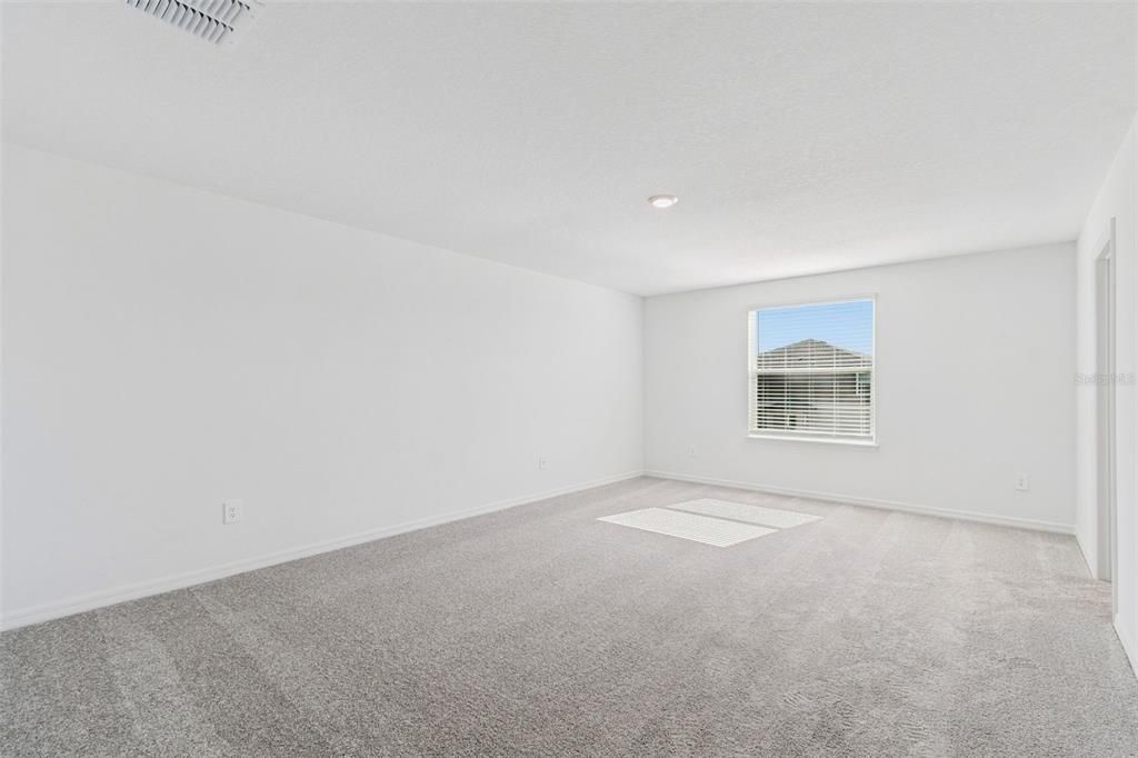 出租: $3,000 (6 贝兹, 3 浴室, 3092 平方英尺)