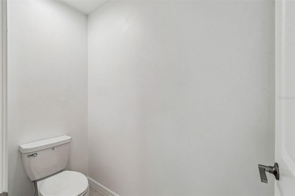 出租: $3,000 (6 贝兹, 3 浴室, 3092 平方英尺)