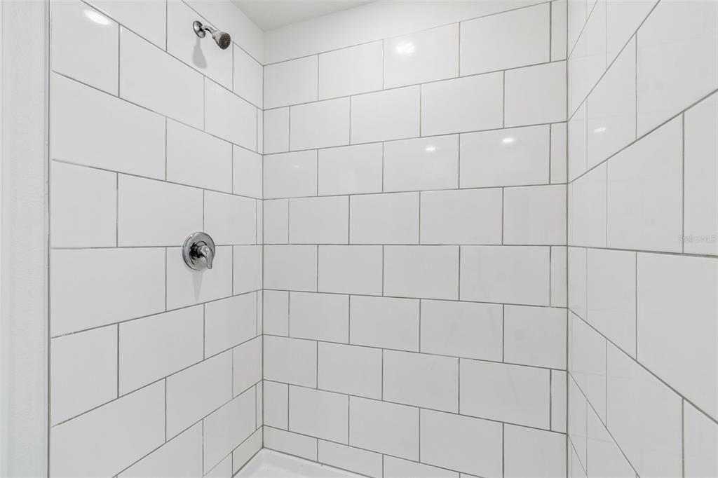 出租: $3,000 (6 贝兹, 3 浴室, 3092 平方英尺)