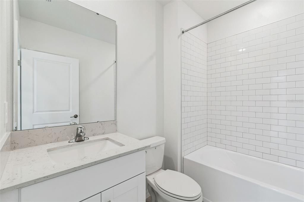 出租: $3,000 (6 贝兹, 3 浴室, 3092 平方英尺)