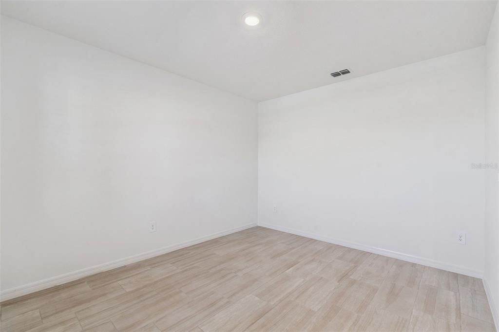 出租: $3,000 (6 贝兹, 3 浴室, 3092 平方英尺)