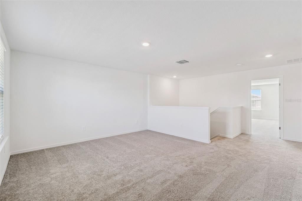 出租: $3,000 (6 贝兹, 3 浴室, 3092 平方英尺)