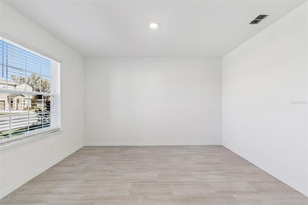 出租: $3,000 (6 贝兹, 3 浴室, 3092 平方英尺)