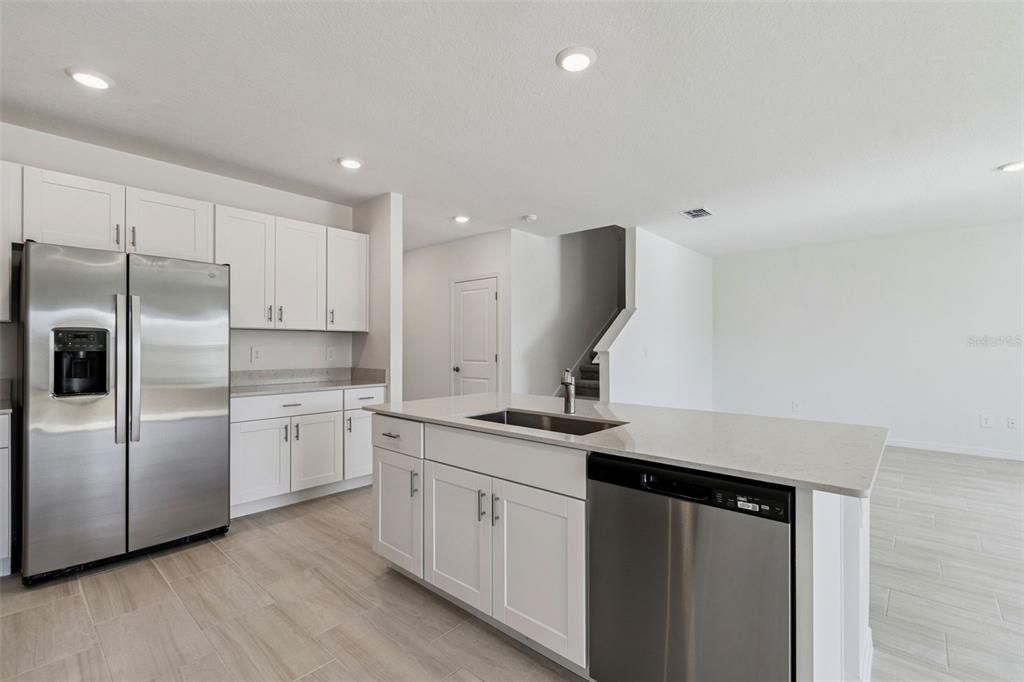 出租: $3,000 (6 贝兹, 3 浴室, 3092 平方英尺)