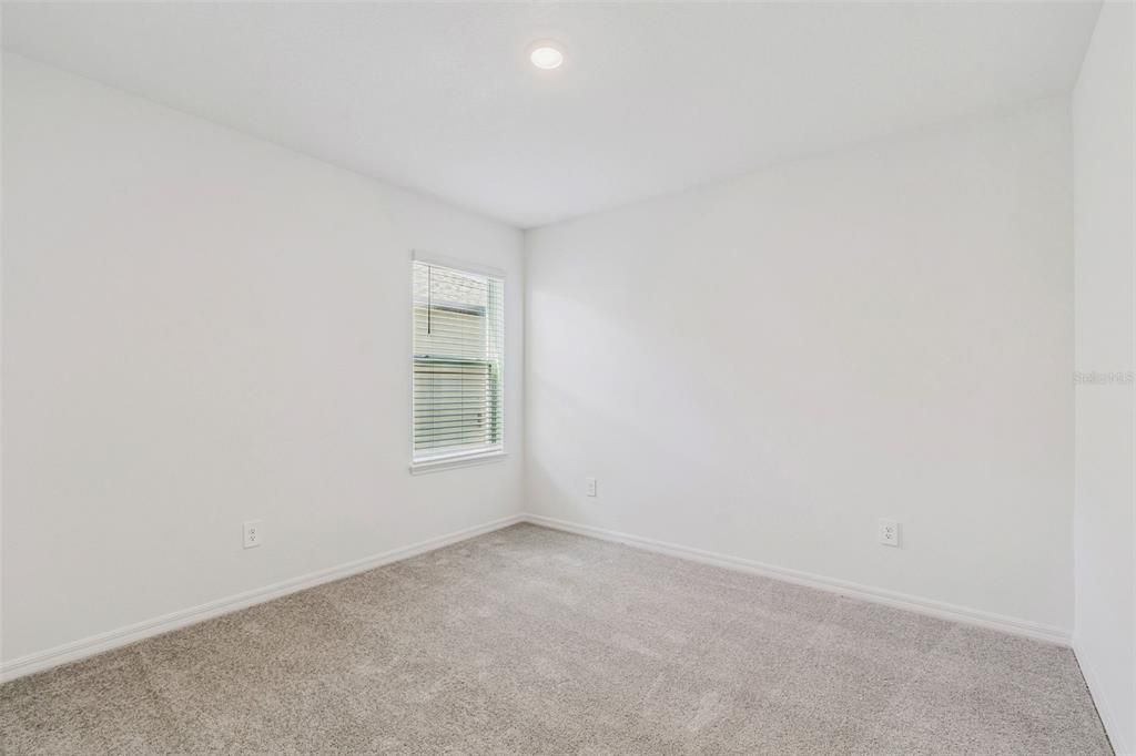 出租: $3,000 (6 贝兹, 3 浴室, 3092 平方英尺)