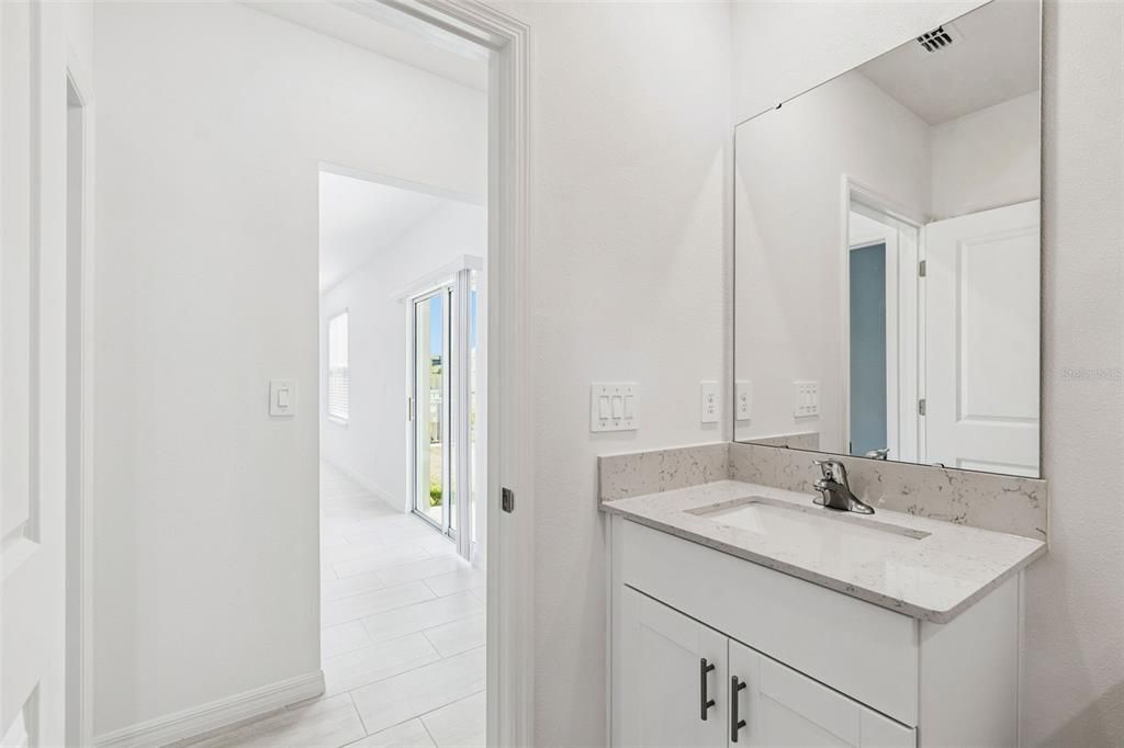 出租: $3,000 (6 贝兹, 3 浴室, 3092 平方英尺)