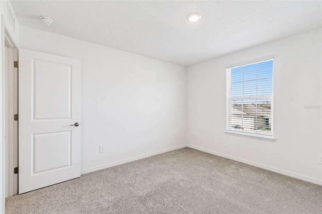 出租: $3,000 (6 贝兹, 3 浴室, 3092 平方英尺)