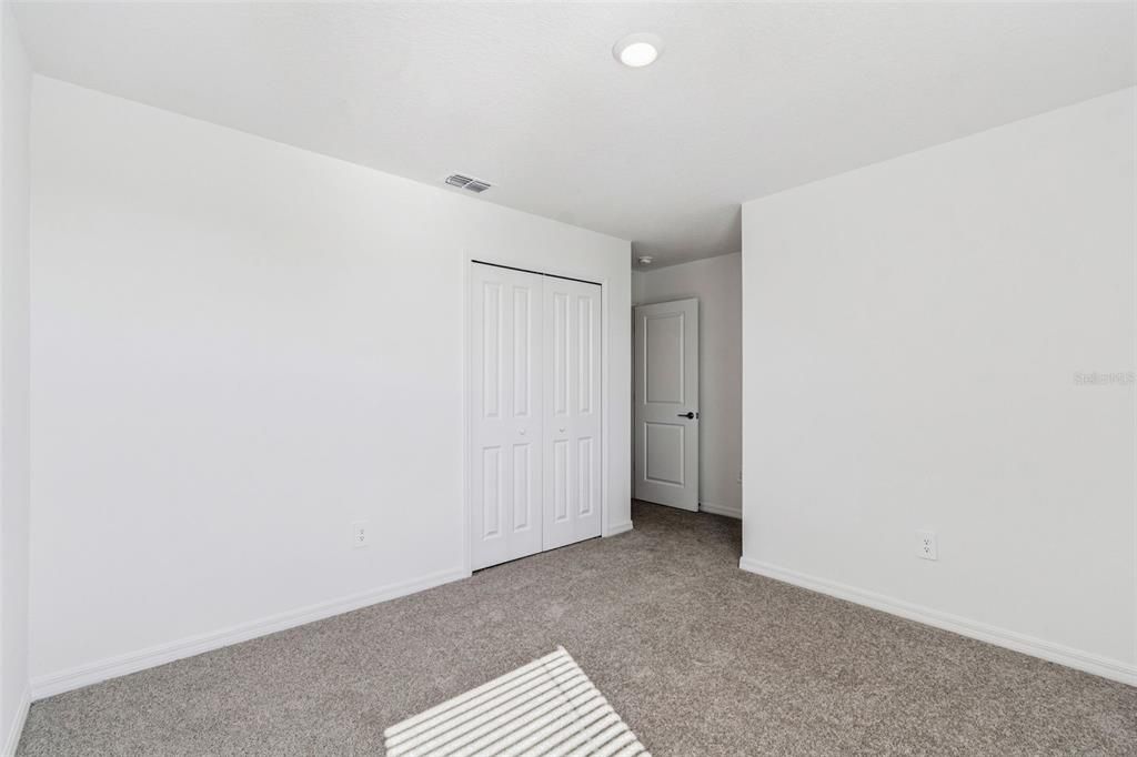 出租: $3,000 (6 贝兹, 3 浴室, 3092 平方英尺)