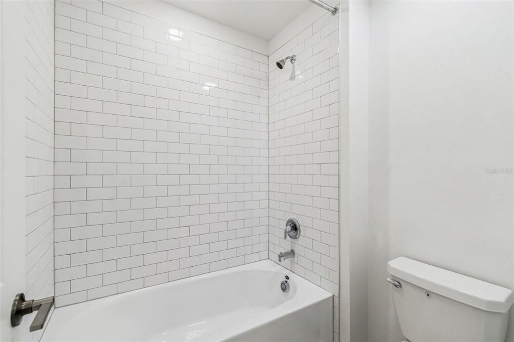 出租: $3,000 (6 贝兹, 3 浴室, 3092 平方英尺)