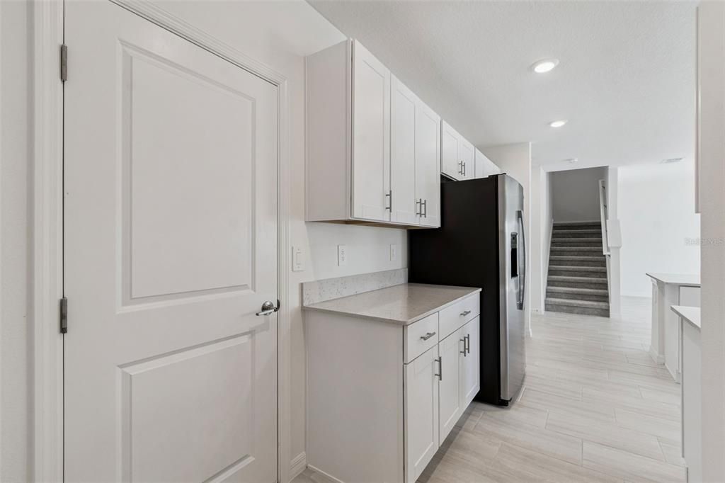 出租: $3,000 (6 贝兹, 3 浴室, 3092 平方英尺)