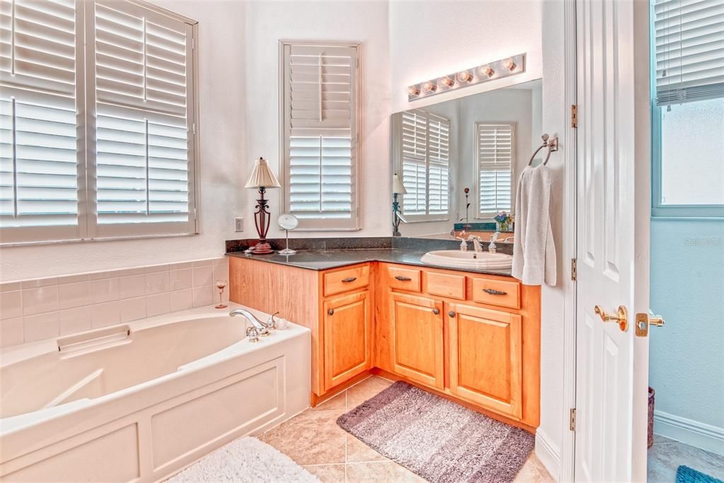 For Sale: $390,390 (2 beds, 2 baths, 2078 Square Feet)