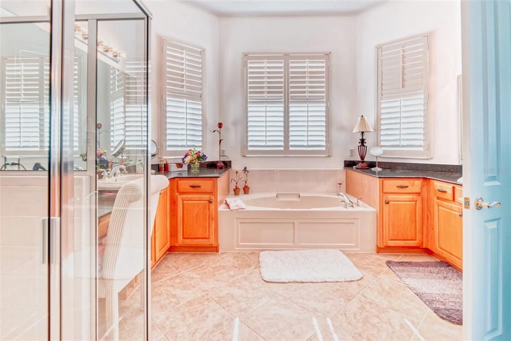 For Sale: $390,390 (2 beds, 2 baths, 2078 Square Feet)