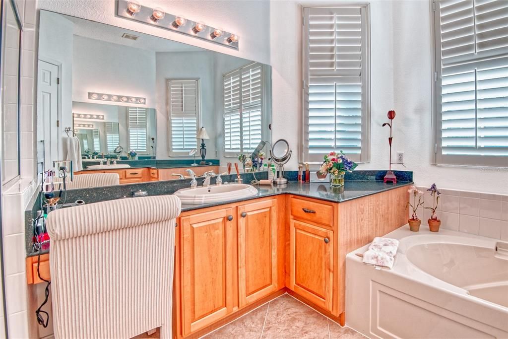 For Sale: $390,390 (2 beds, 2 baths, 2078 Square Feet)