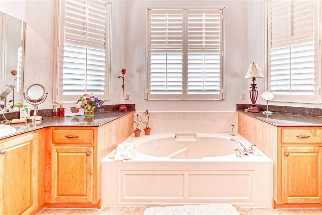 For Sale: $390,390 (2 beds, 2 baths, 2078 Square Feet)