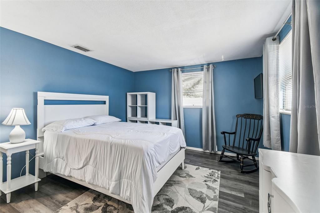 На продажу: $227,000 (2 спален, 1 ванн, 1040 Квадратных фут)