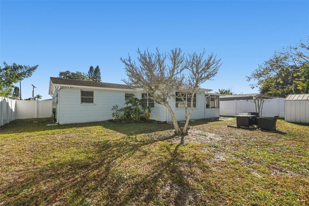 На продажу: $227,000 (2 спален, 1 ванн, 1040 Квадратных фут)