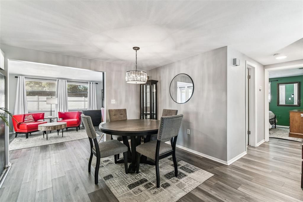 На продажу: $227,000 (2 спален, 1 ванн, 1040 Квадратных фут)