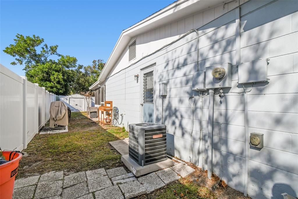 На продажу: $227,000 (2 спален, 1 ванн, 1040 Квадратных фут)