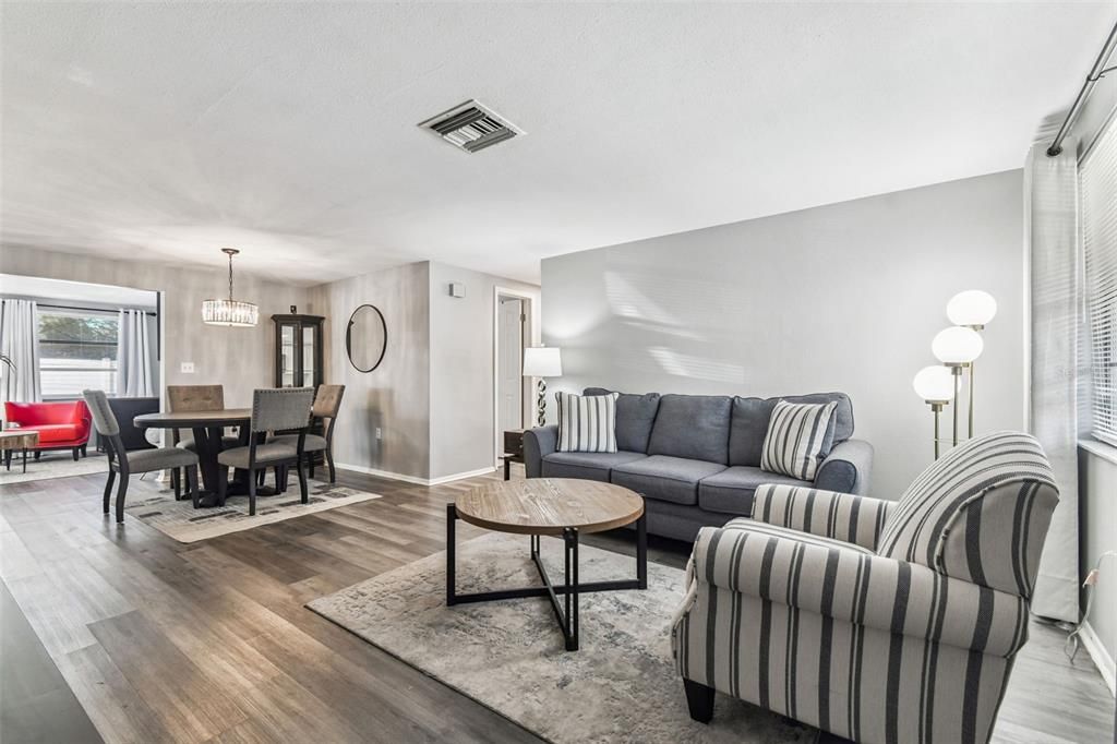 На продажу: $227,000 (2 спален, 1 ванн, 1040 Квадратных фут)