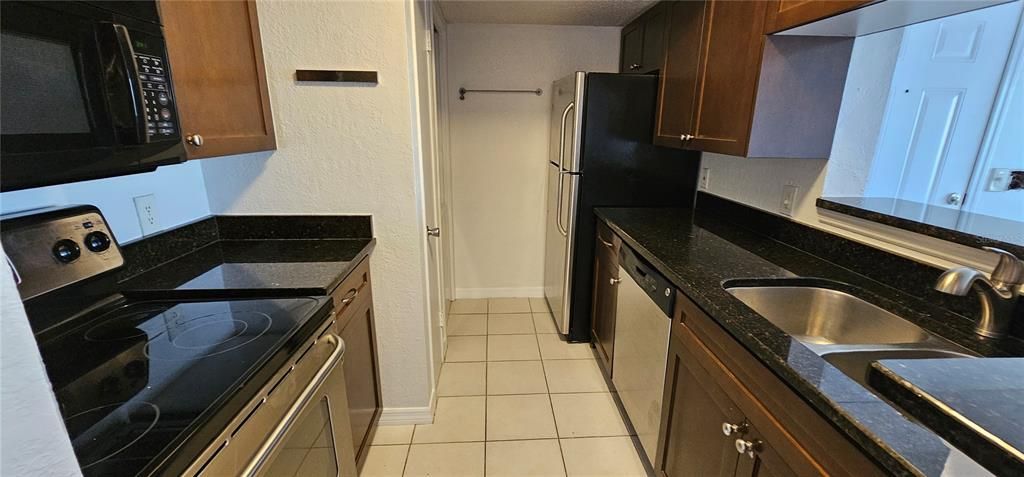 For Rent: $1,500 (1 beds, 1 baths, 642 Square Feet)