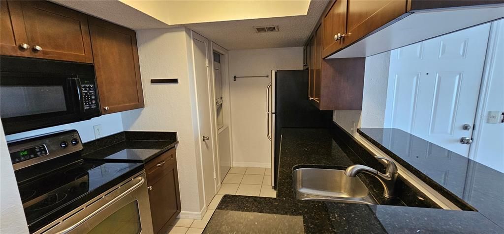 For Rent: $1,500 (1 beds, 1 baths, 642 Square Feet)