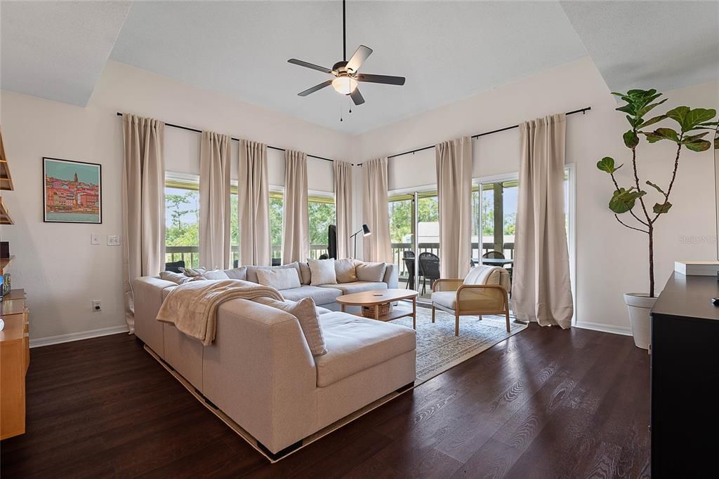 На продажу: $285,000 (2 спален, 2 ванн, 1300 Квадратных фут)